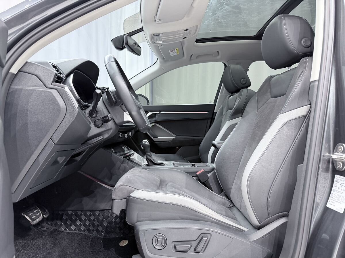Audi Q3 2023 - фото автомобиля