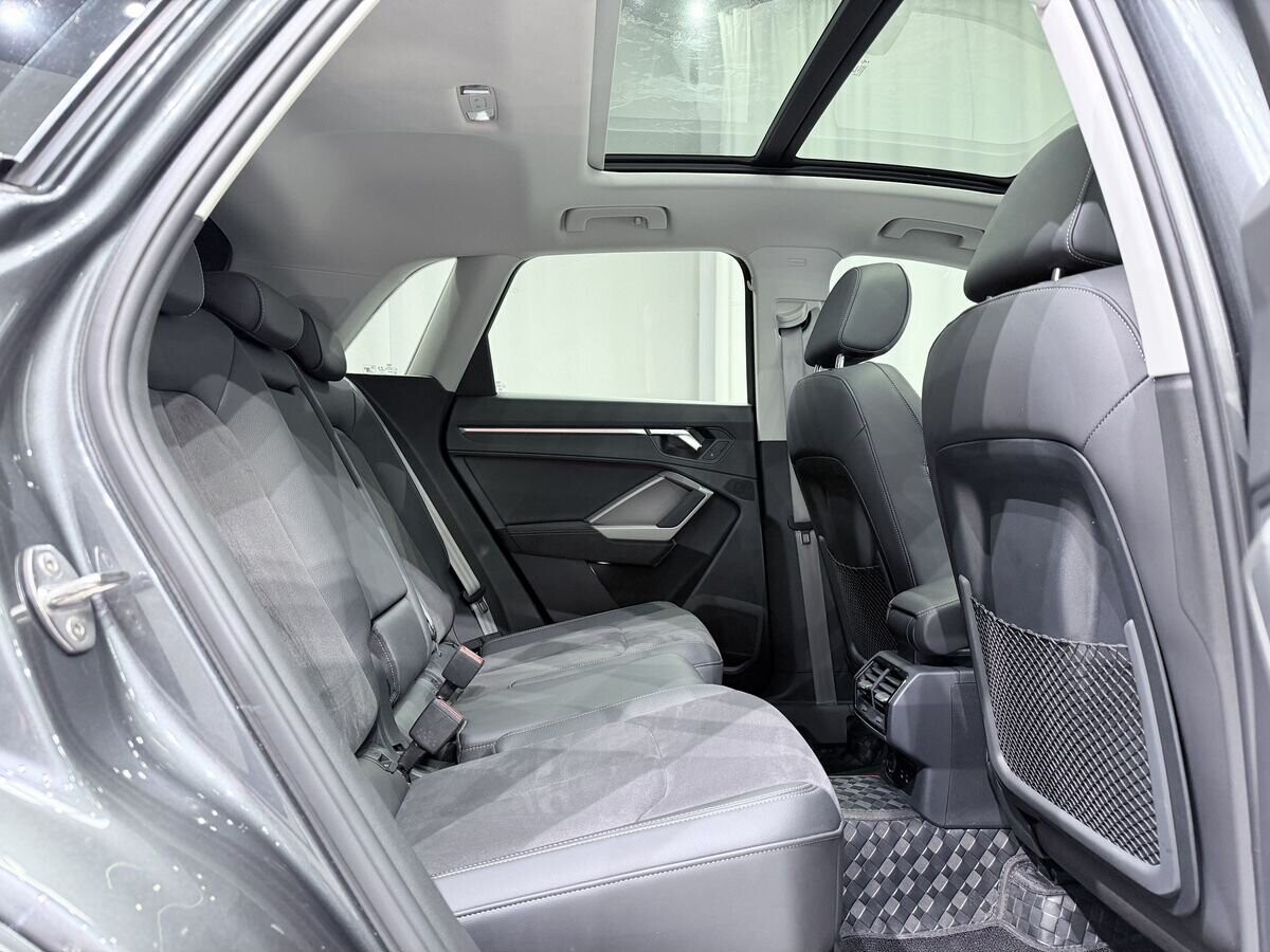 Audi Q3 2023 - фото автомобиля