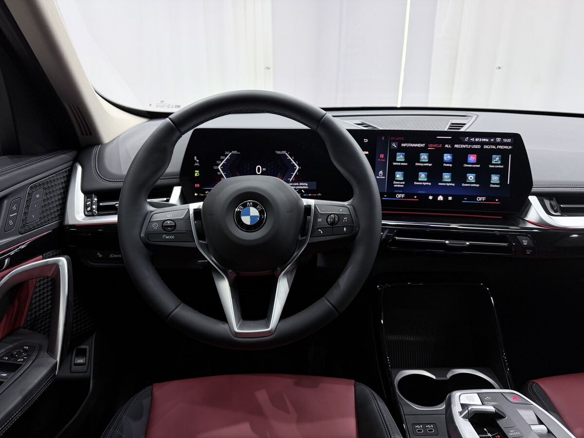 BMW X1 2023 - фото автомобиля