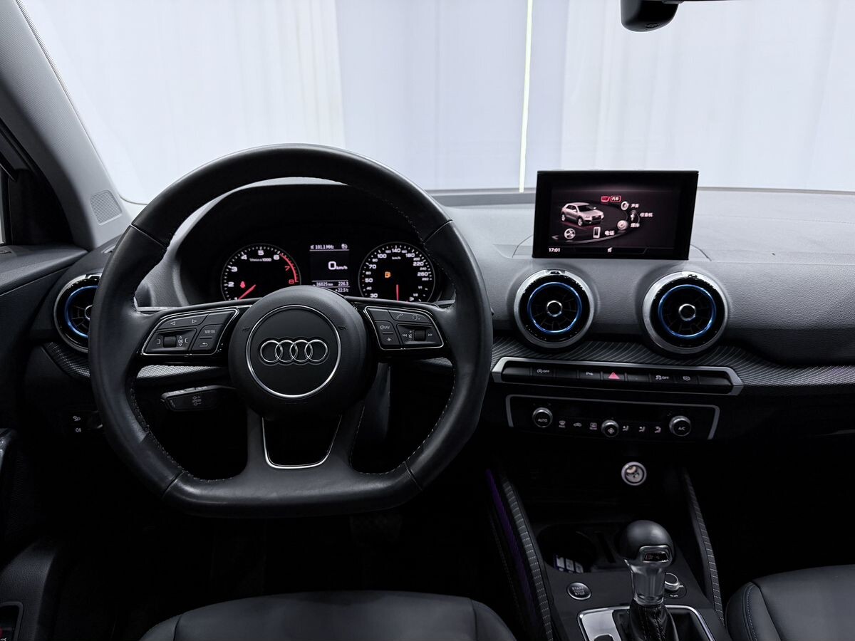 Audi Q2 2021 - фото автомобиля