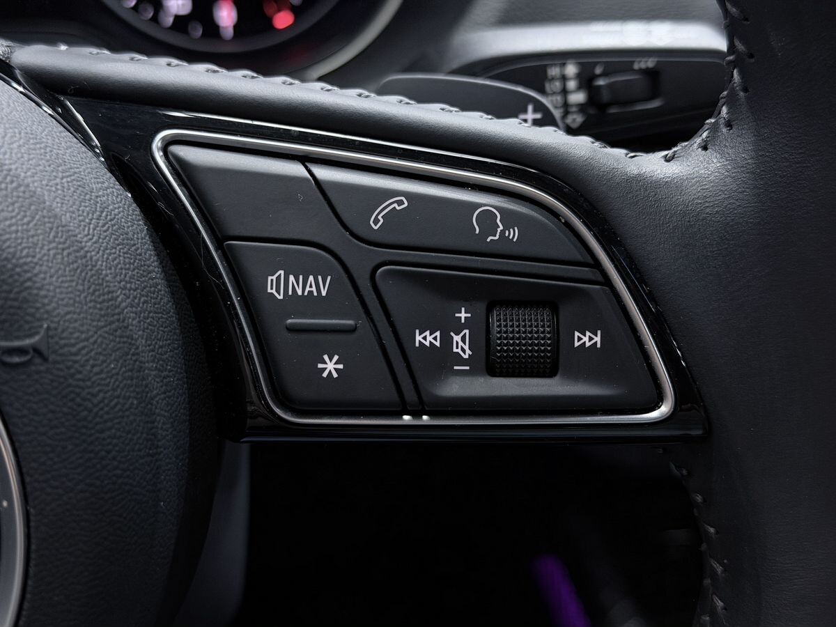 Audi Q2 2021 - фото автомобиля