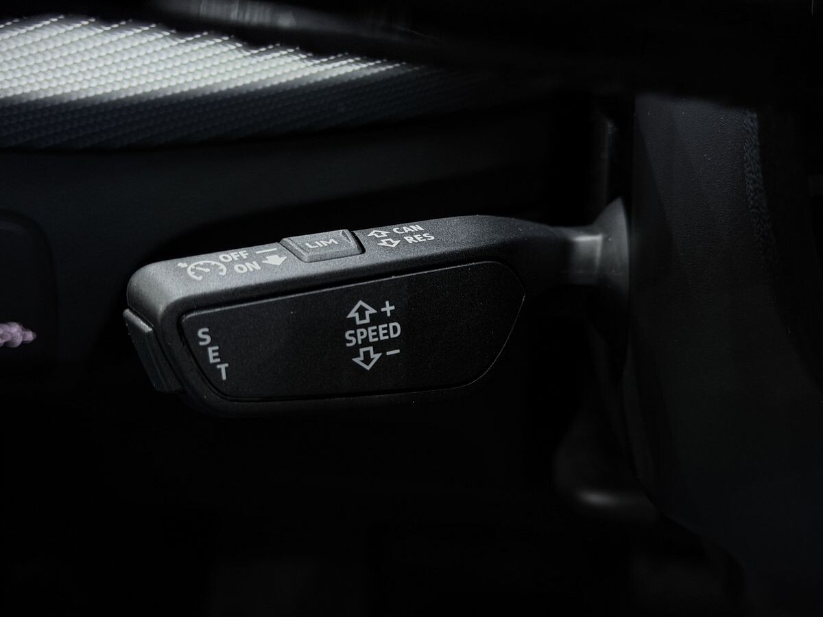 Audi Q2 2021 - фото автомобиля