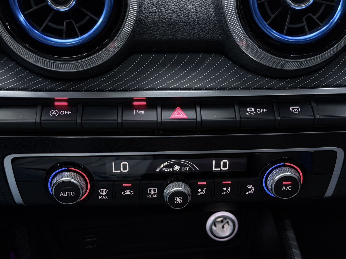 Audi Q2 2021 - фото автомобиля