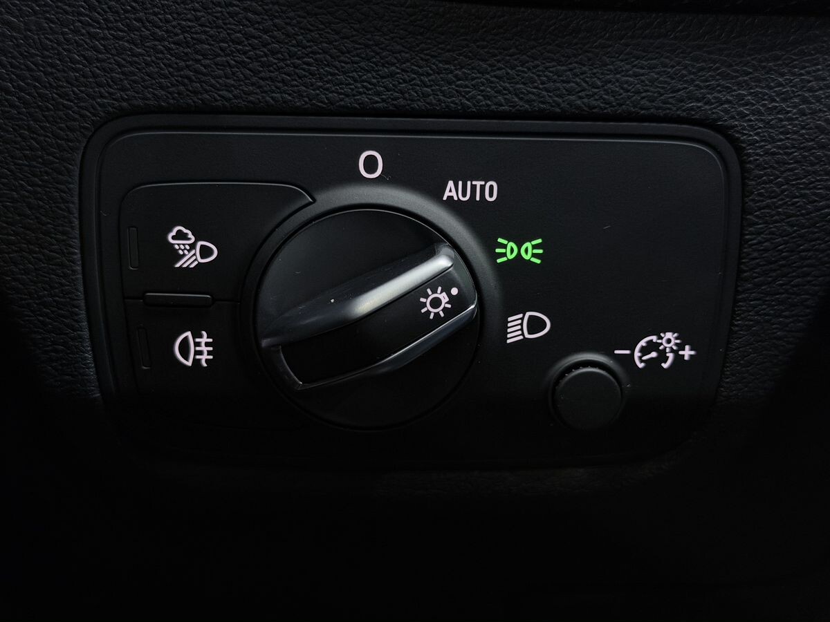 Audi Q2 2021 - фото автомобиля