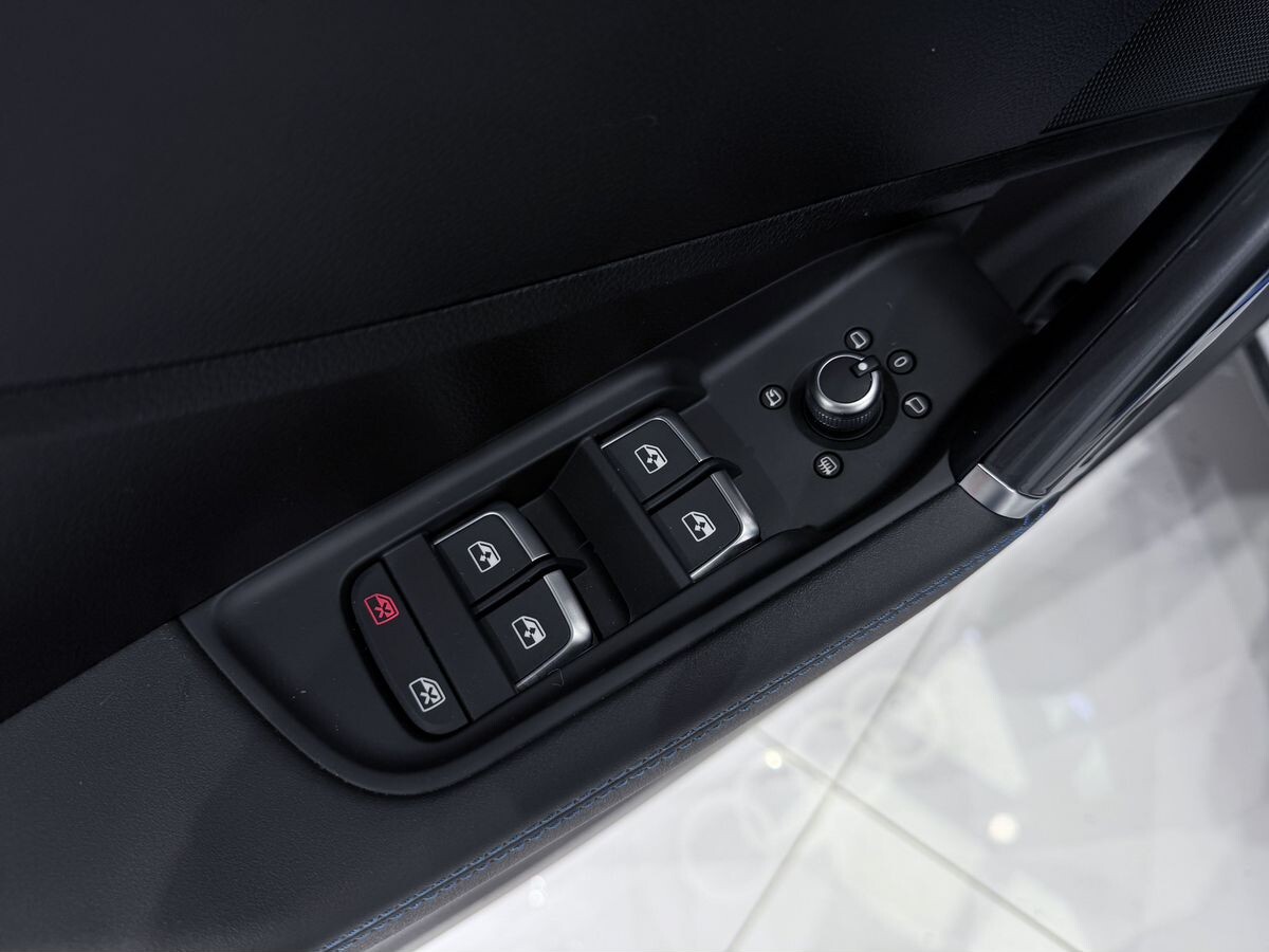Audi Q2 2021 - фото автомобиля