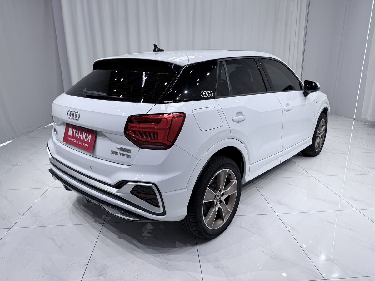Audi Q2 2021 - фото автомобиля