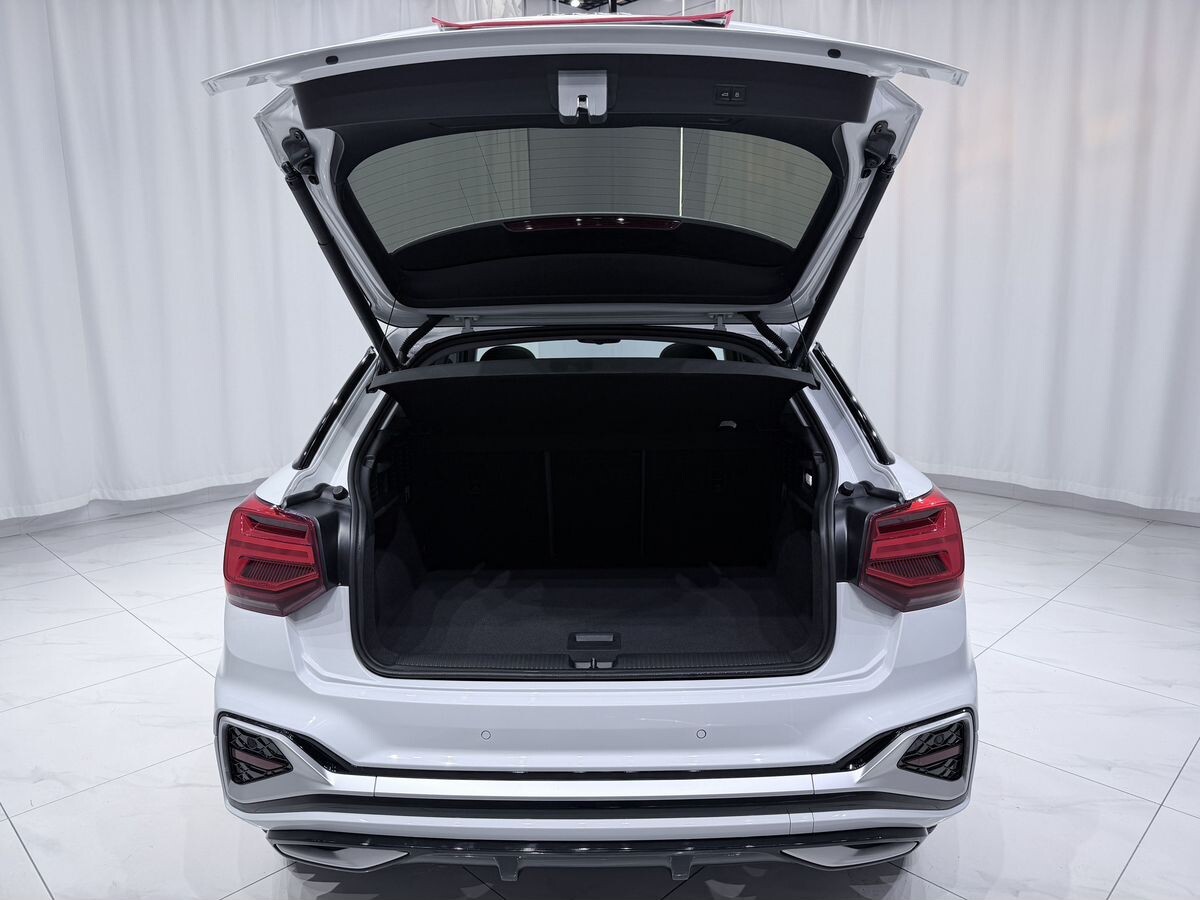 Audi Q2 2021 - фото автомобиля