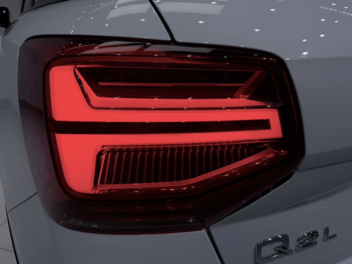 Audi Q2 2021 - фото автомобиля