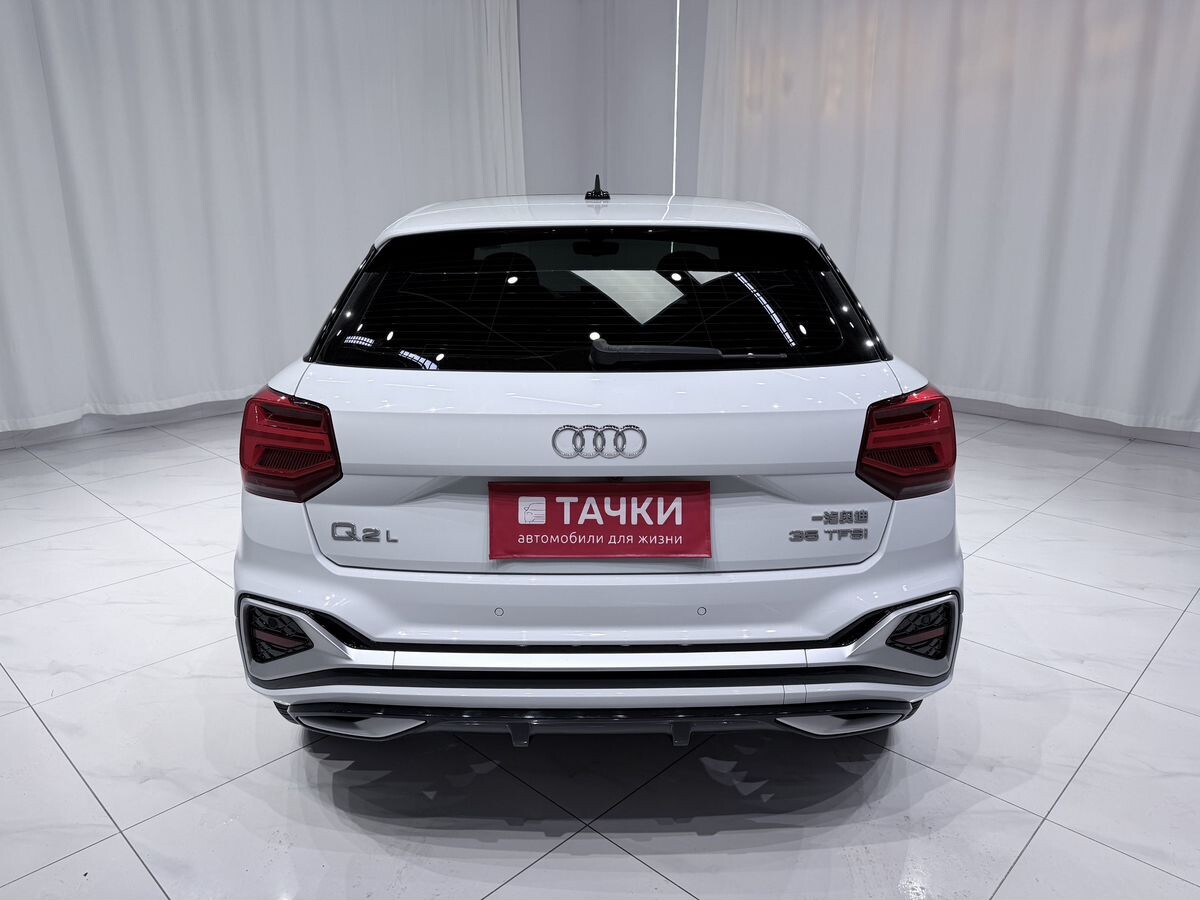Audi Q2 2021 - фото автомобиля