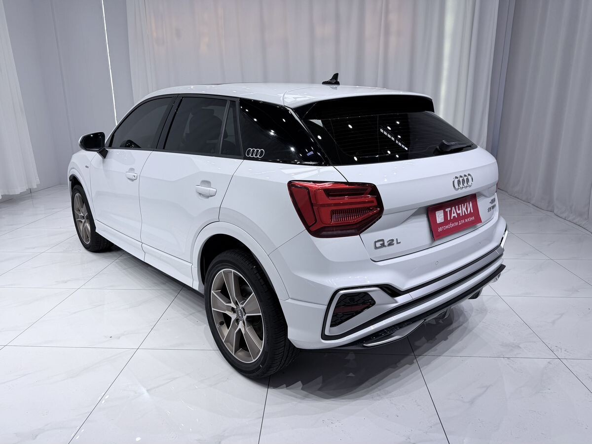 Audi Q2 2021 - фото автомобиля