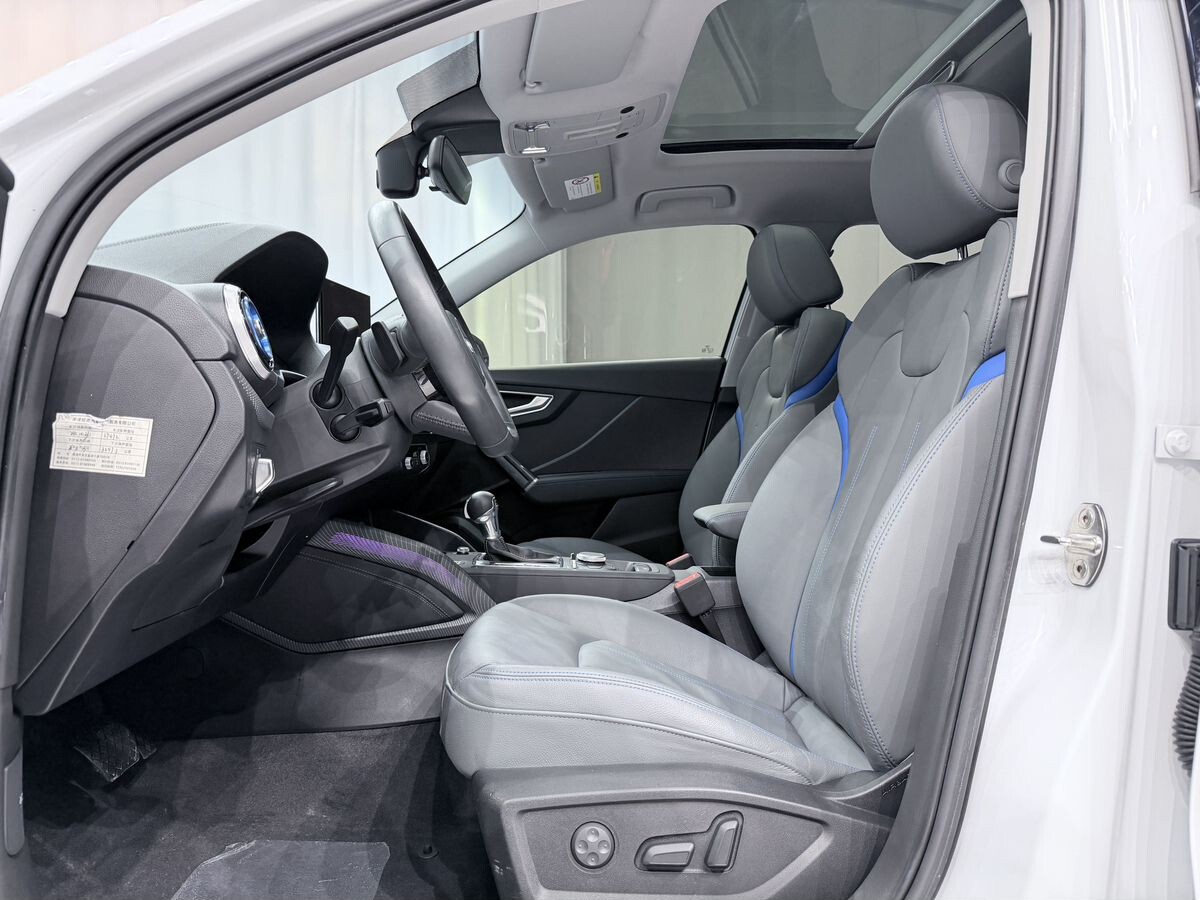 Audi Q2 2021 - фото автомобиля
