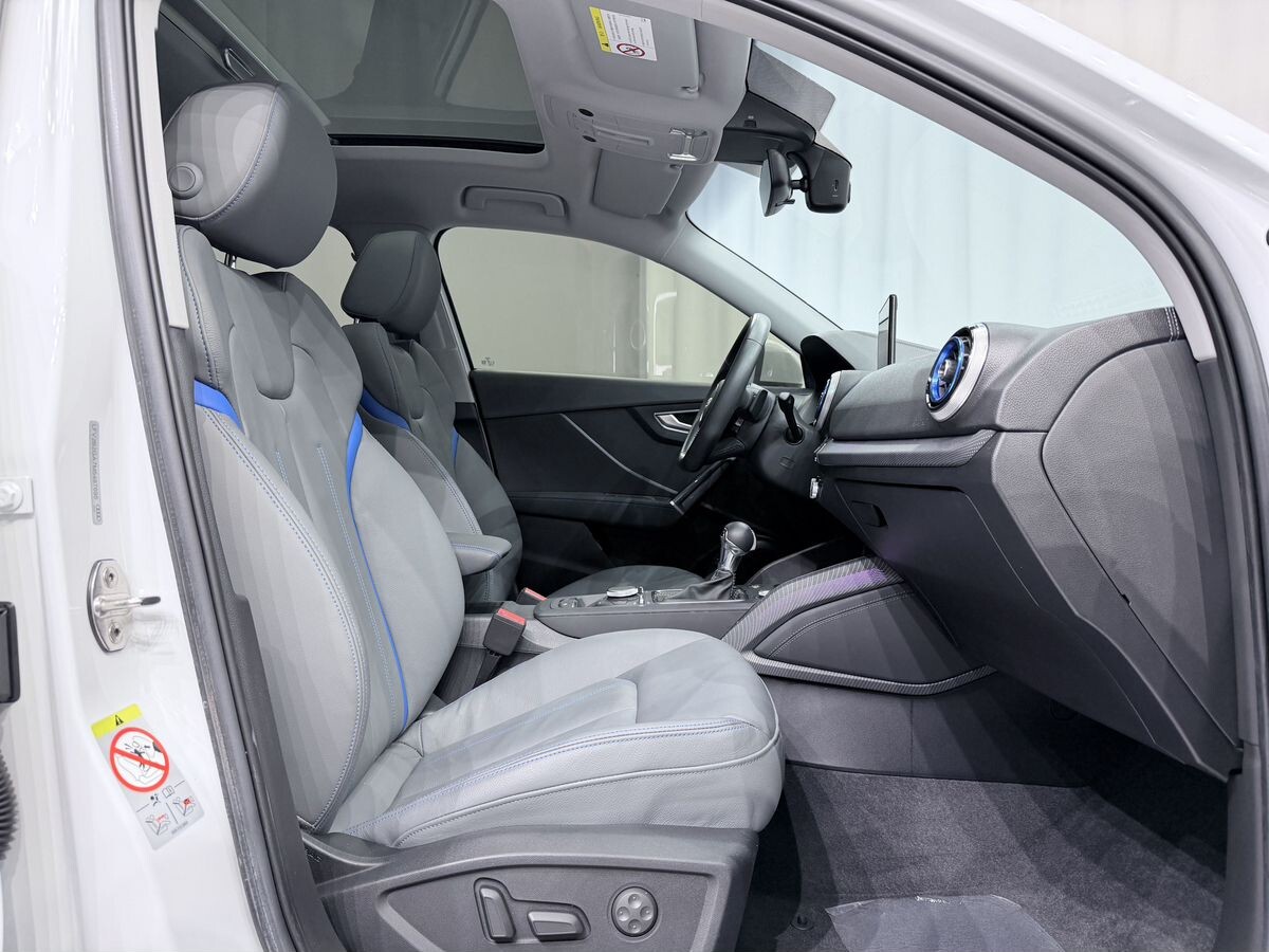 Audi Q2 2021 - фото автомобиля