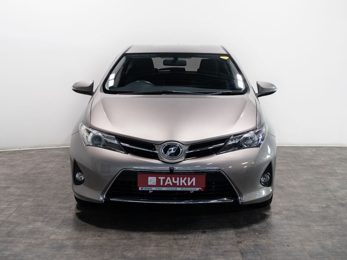 Toyota Auris 2013 - фото автомобиля