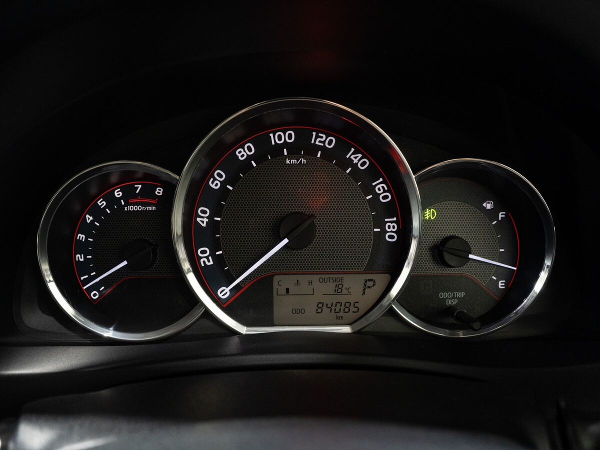 Toyota Auris 2013 - фото автомобиля