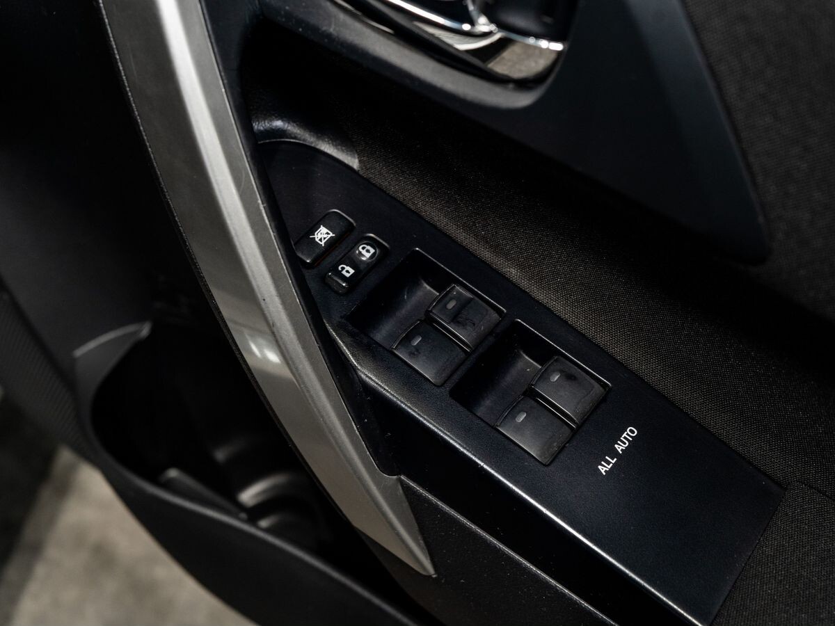 Toyota Auris 2013 - фото автомобиля