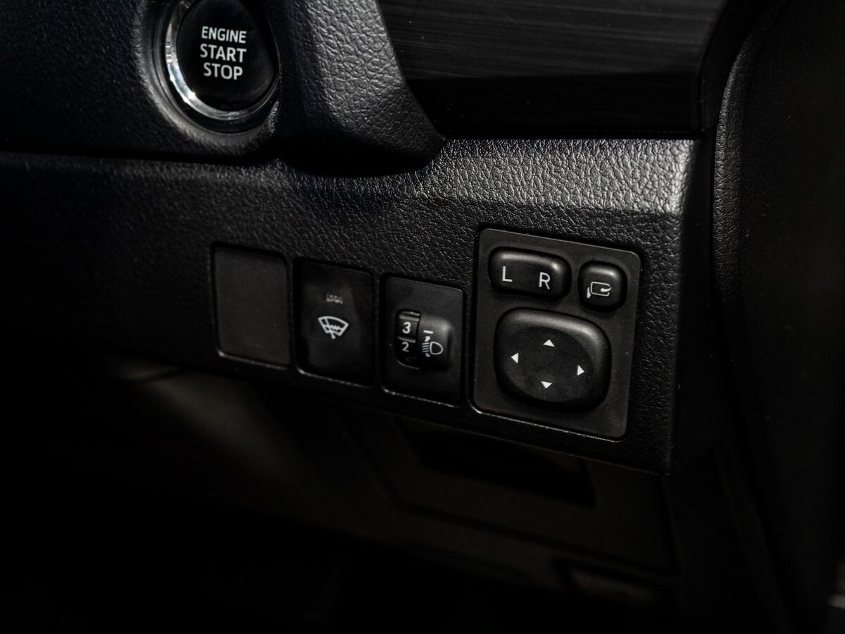 Toyota Auris 2013 - фото автомобиля