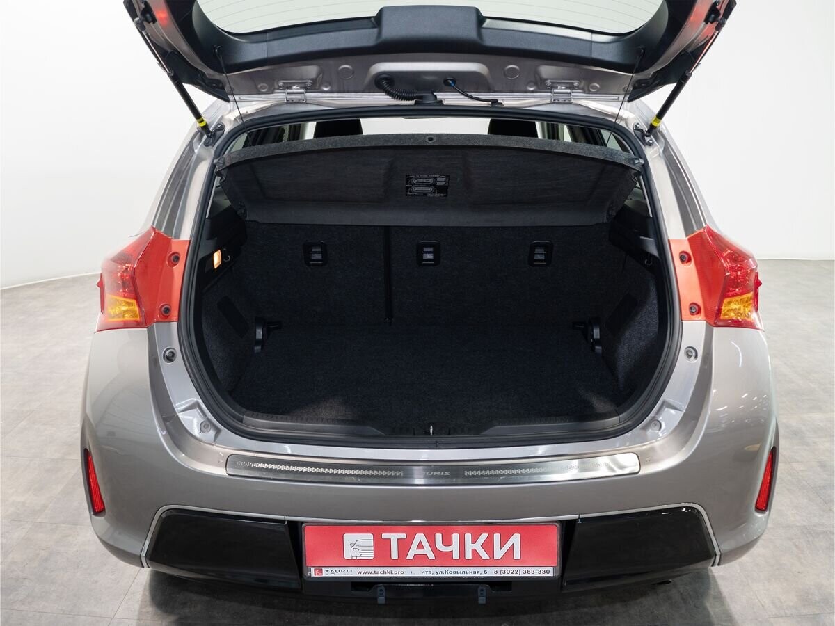 Toyota Auris 2013 - фото автомобиля