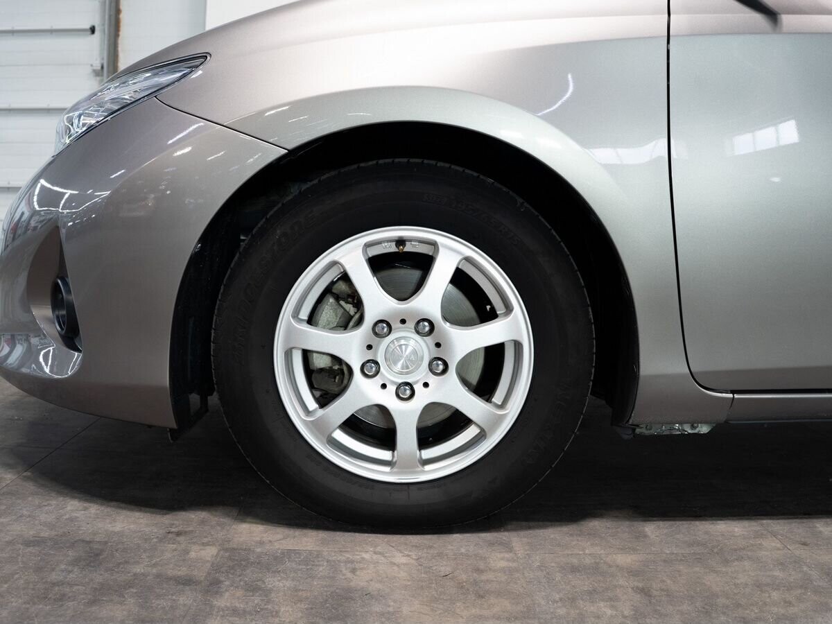 Toyota Auris 2013 - фото автомобиля