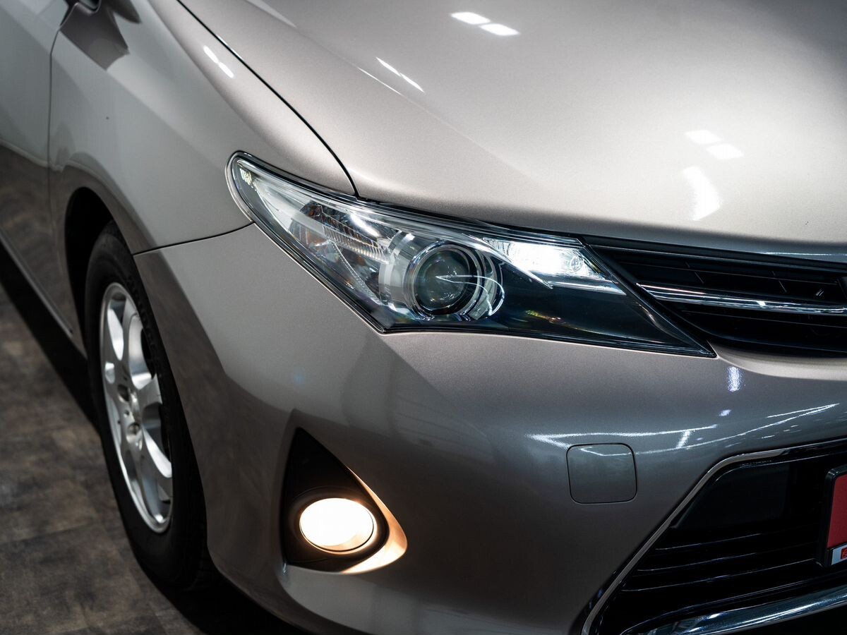 Toyota Auris 2013 - фото автомобиля