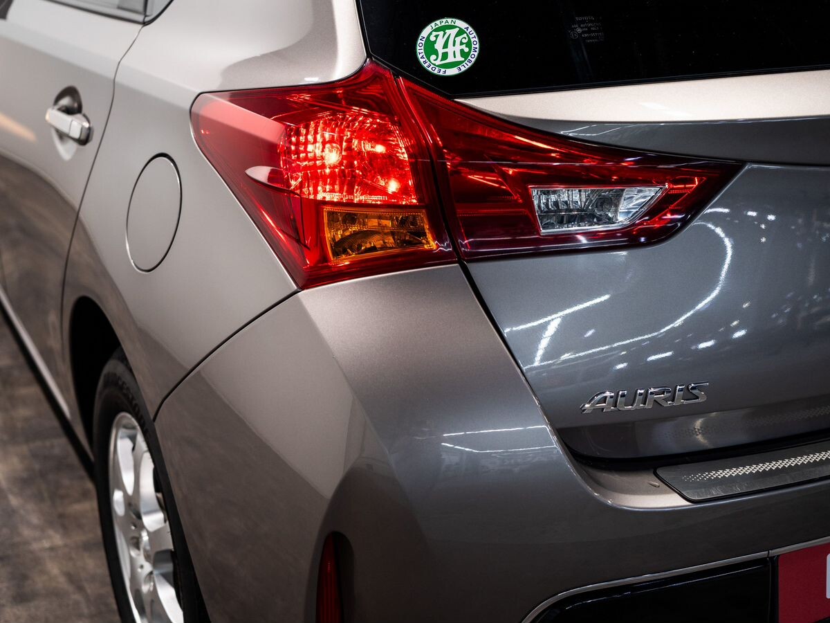 Toyota Auris 2013 - фото автомобиля