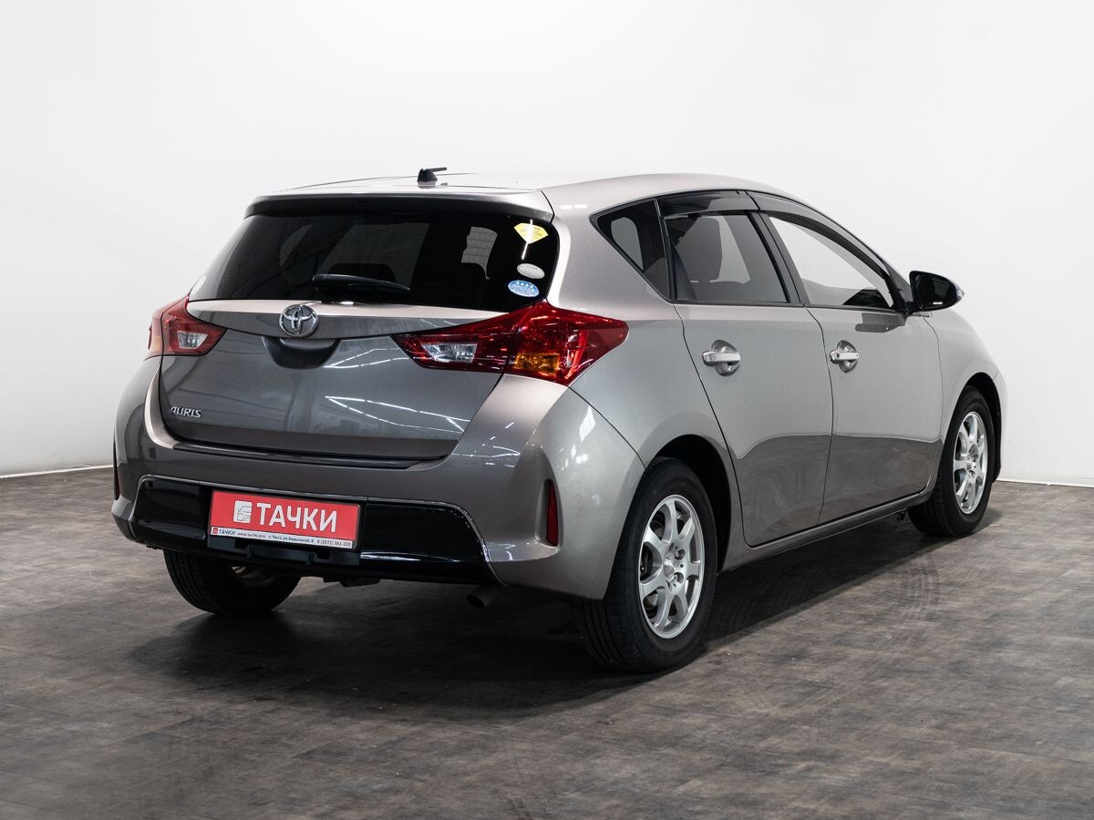 Toyota Auris 2013 - фото автомобиля