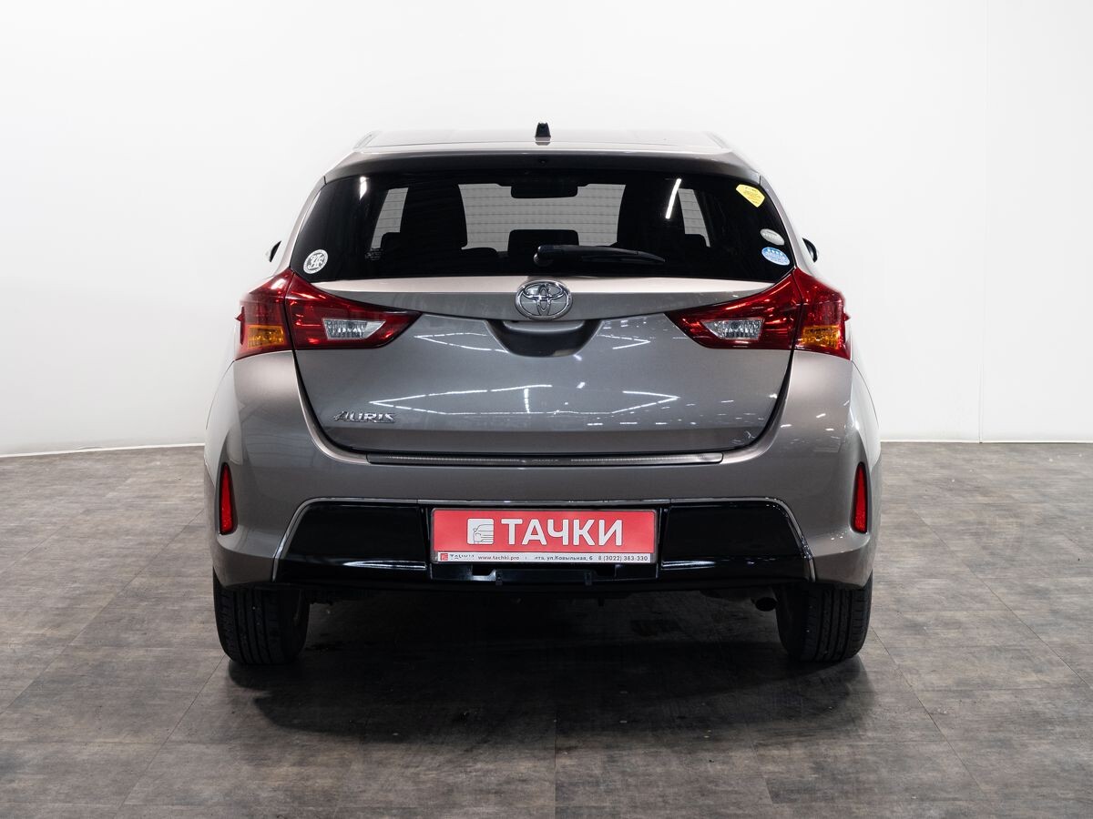 Toyota Auris 2013 - фото автомобиля