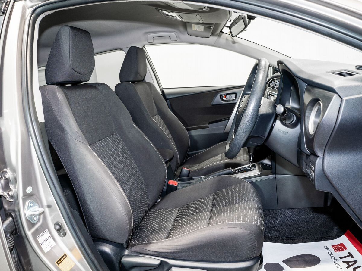 Toyota Auris 2013 - фото автомобиля