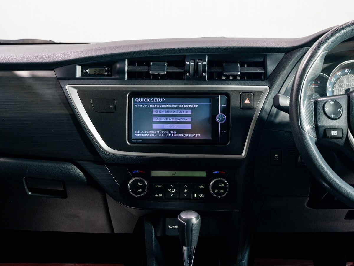 Toyota Auris 2013 - фото автомобиля