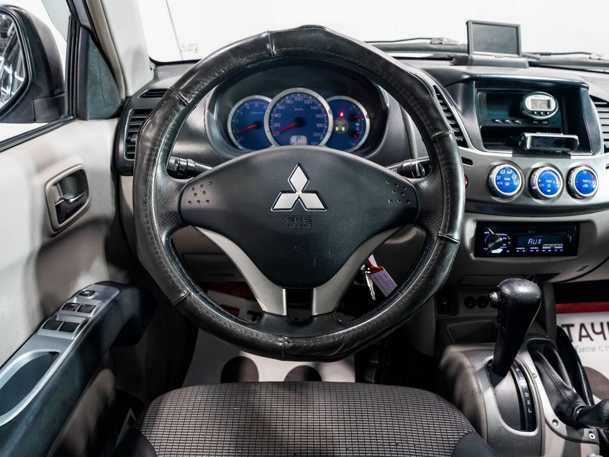 Mitsubishi L200 2008 - фото автомобиля
