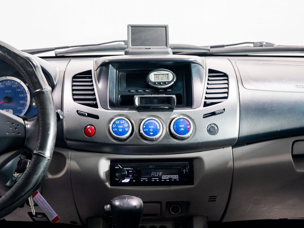 Mitsubishi L200 2008 - фото автомобиля
