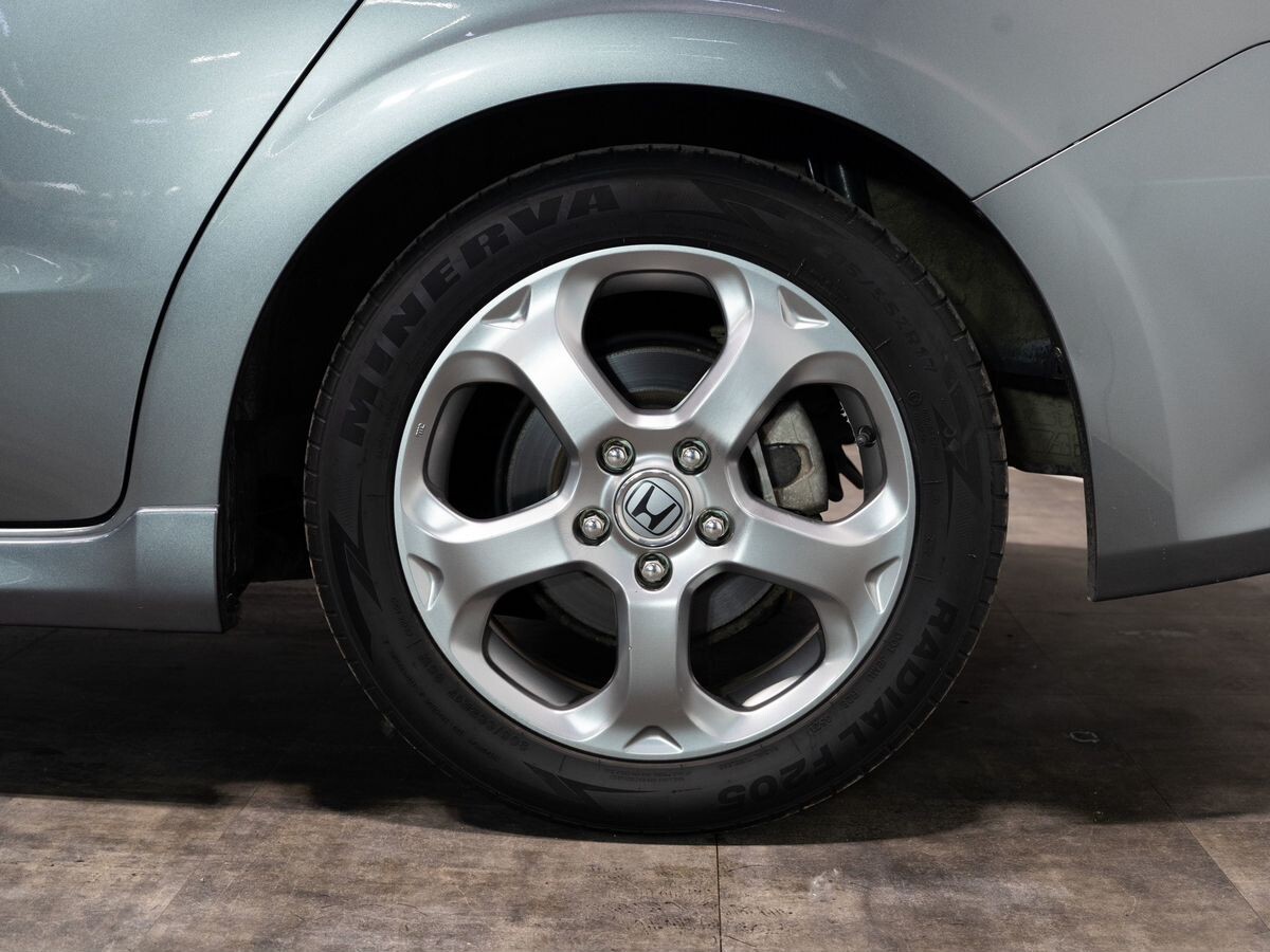 Honda Stream 2009 - фото автомобиля