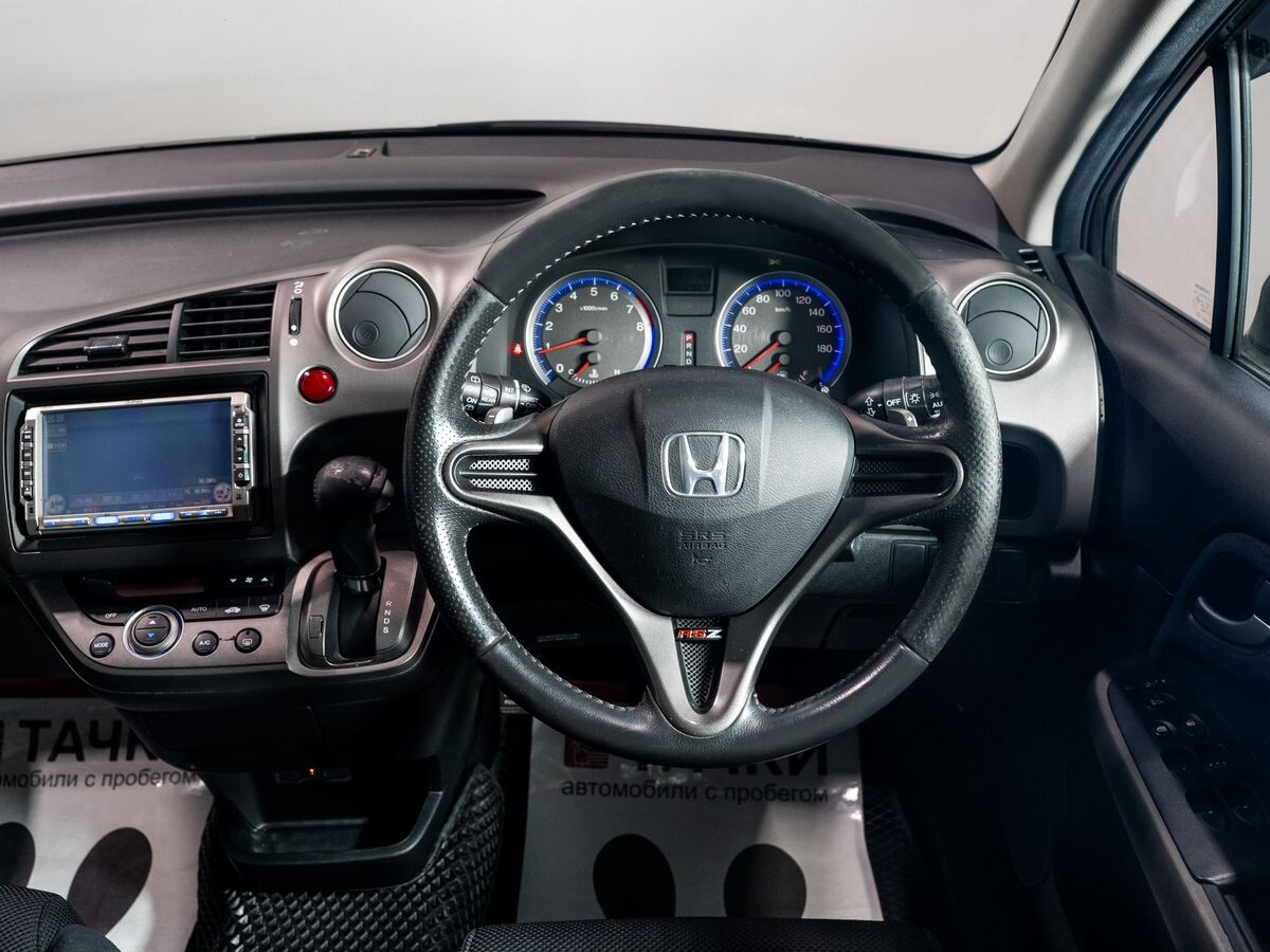 Honda Stream 2009 - фото автомобиля