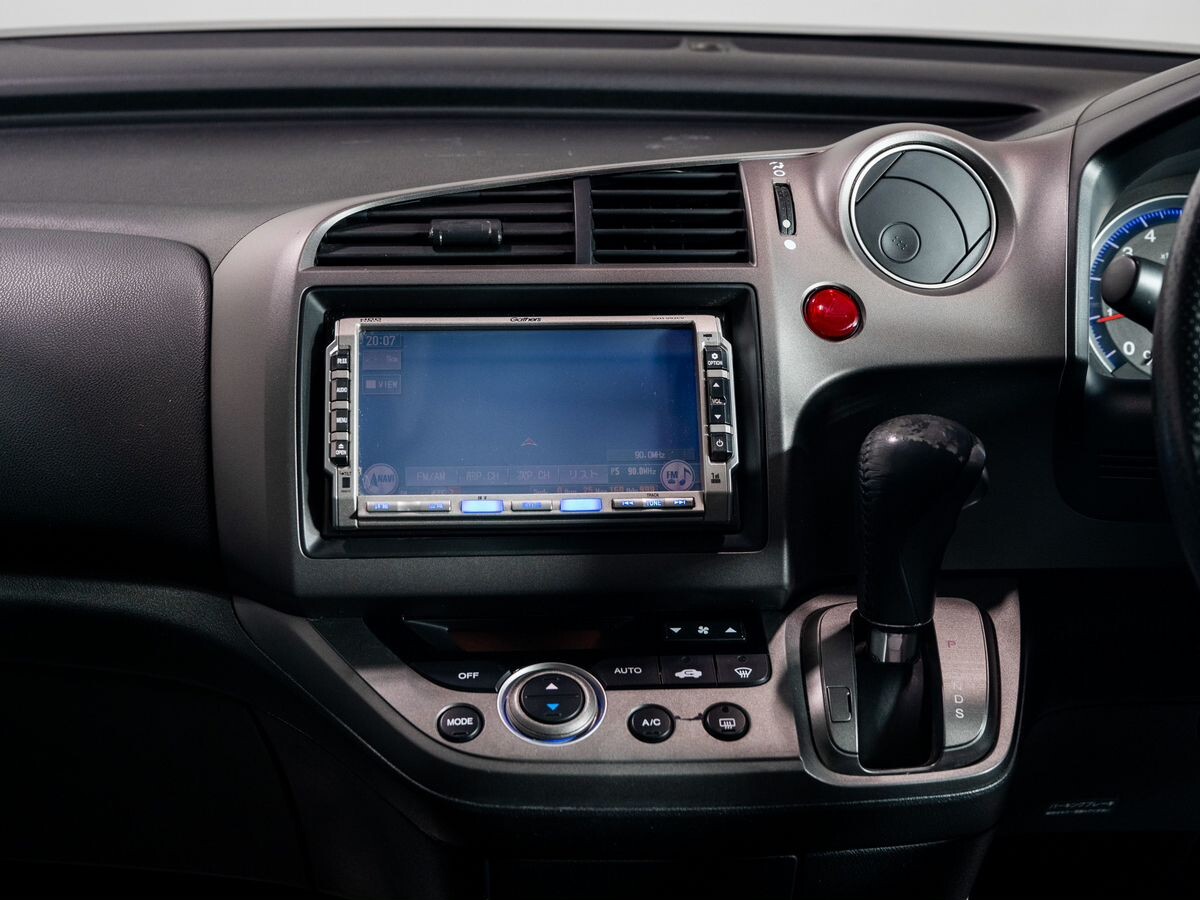 Honda Stream 2009 - фото автомобиля