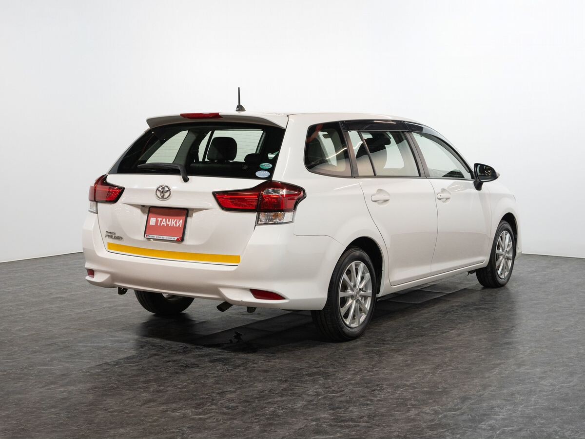 Toyota Corolla Fielder 2017 - фото автомобиля