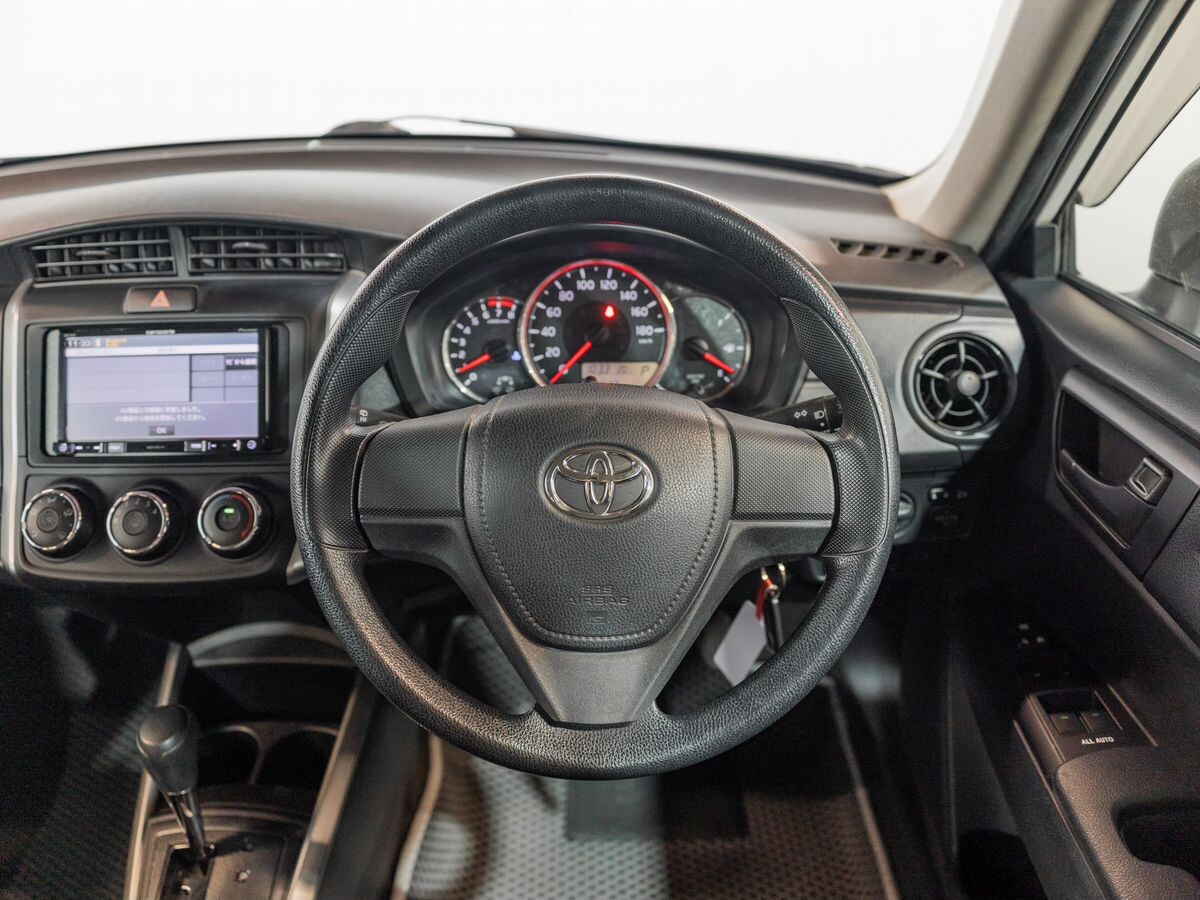 Toyota Corolla Fielder 2017 - фото автомобиля