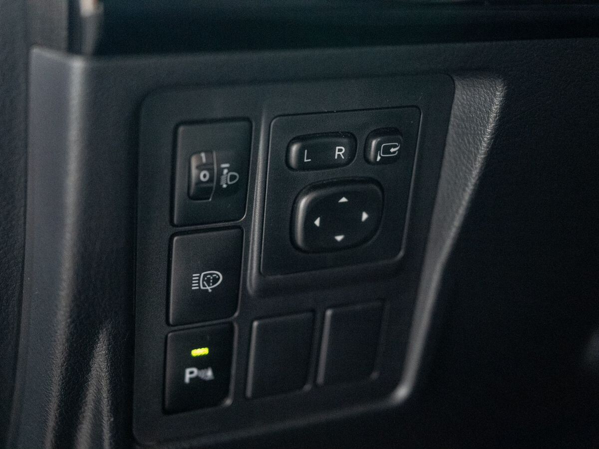 Toyota Land Cruiser Prado 2016 - фото автомобиля
