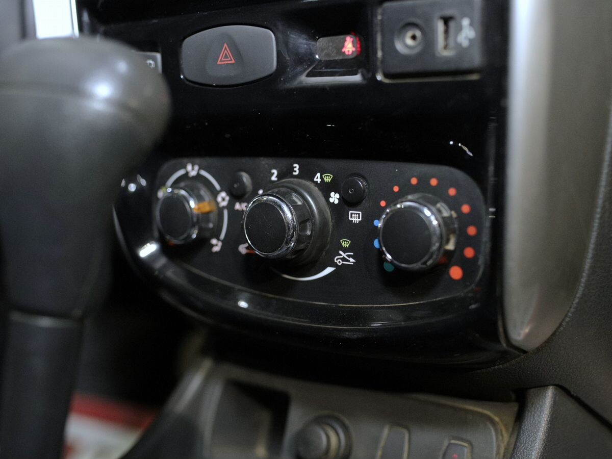Nissan Terrano 2015 - фото автомобиля