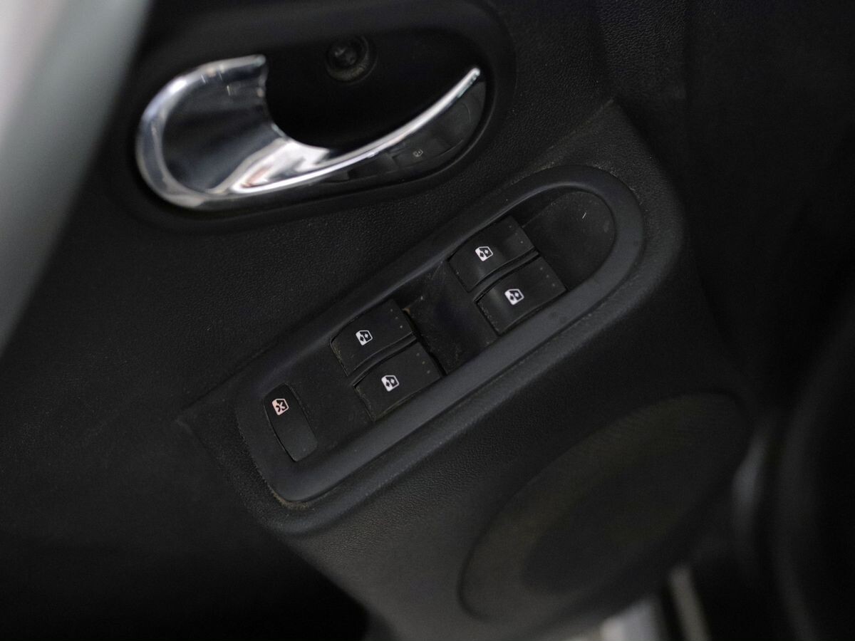 Nissan Terrano 2015 - фото автомобиля