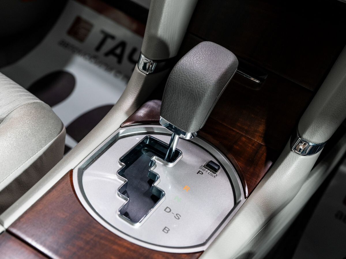 Toyota Premio 2010 - фото автомобиля