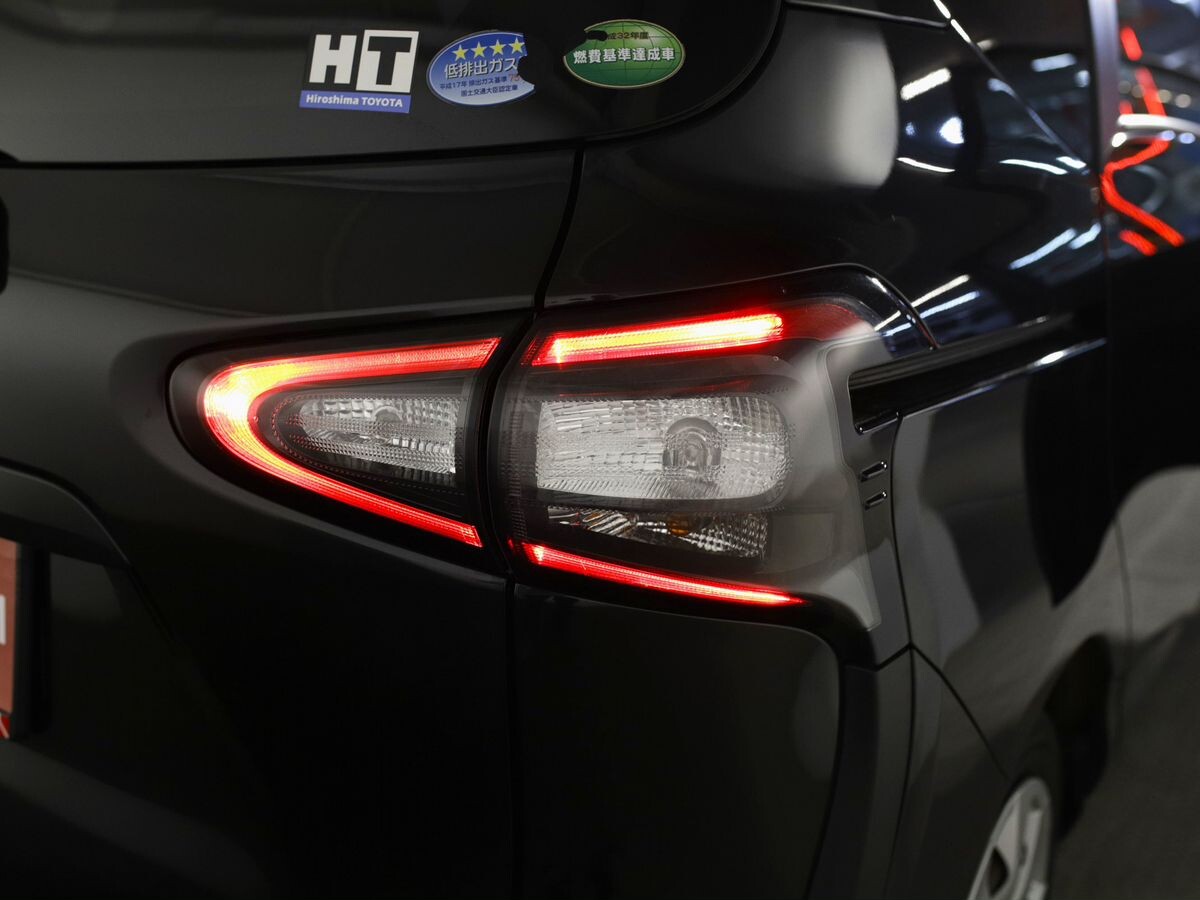 Toyota Sienta 2016 - фото автомобиля