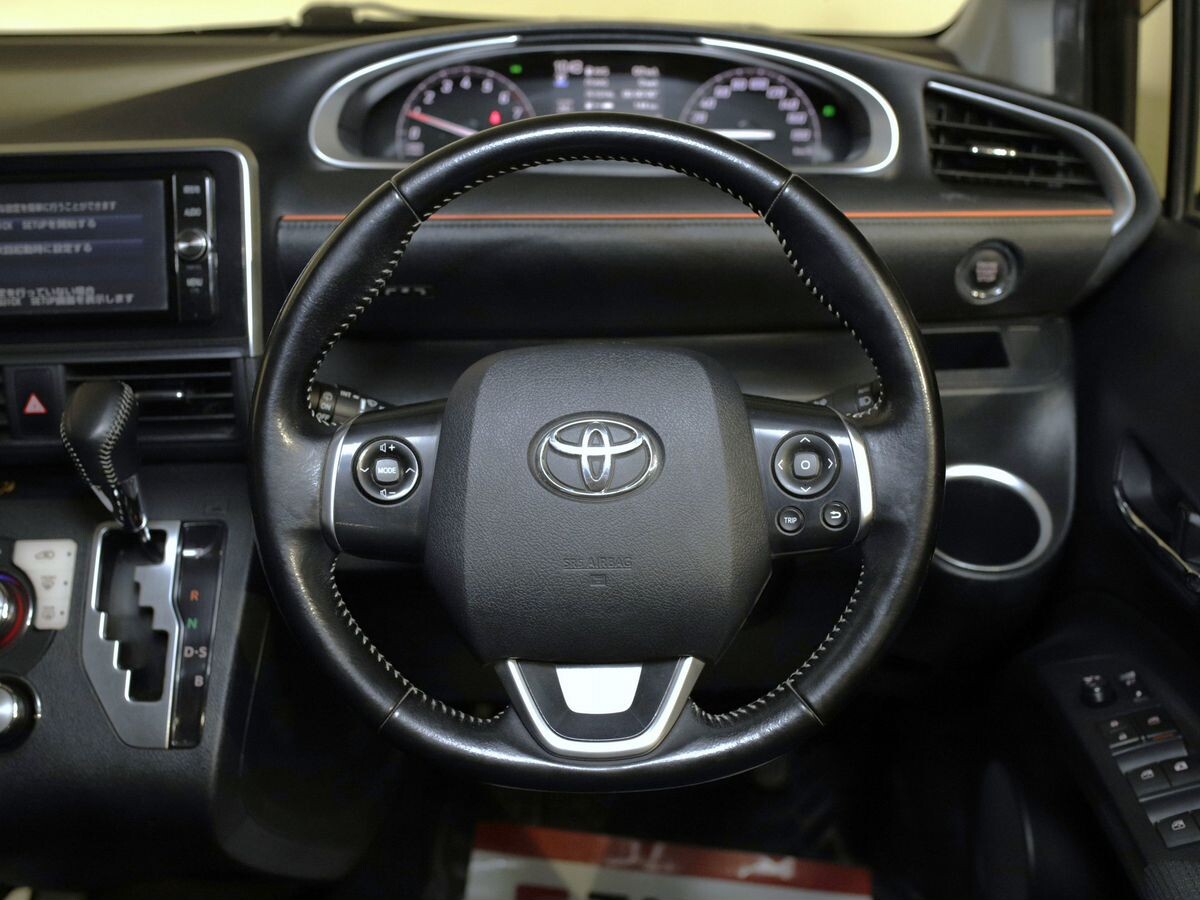 Toyota Sienta 2016 - фото автомобиля