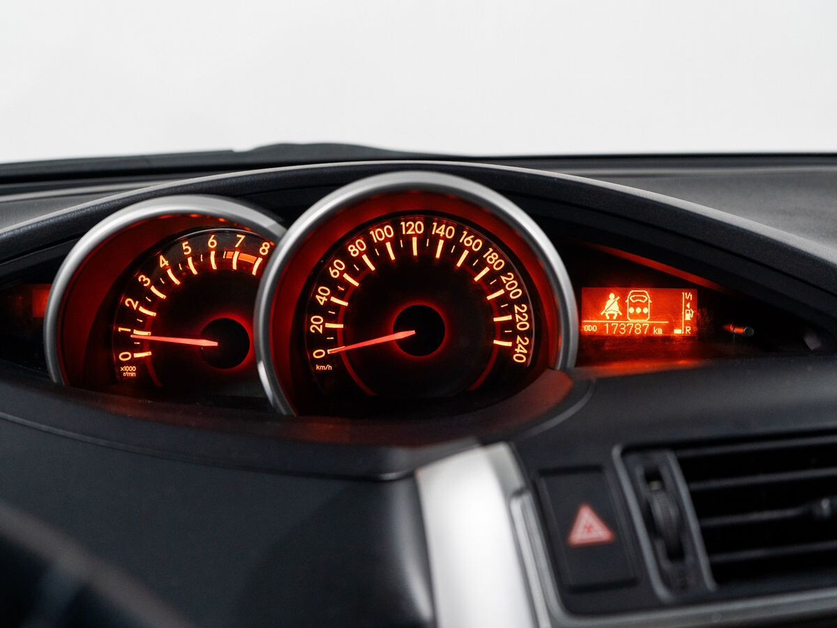 Toyota Verso 2012 - фото автомобиля