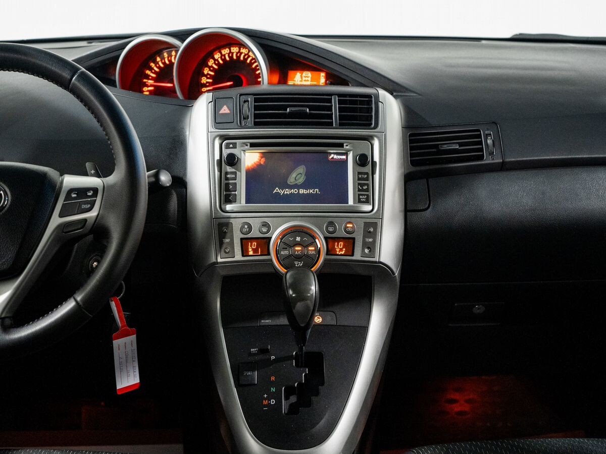 Toyota Verso 2012 - фото автомобиля