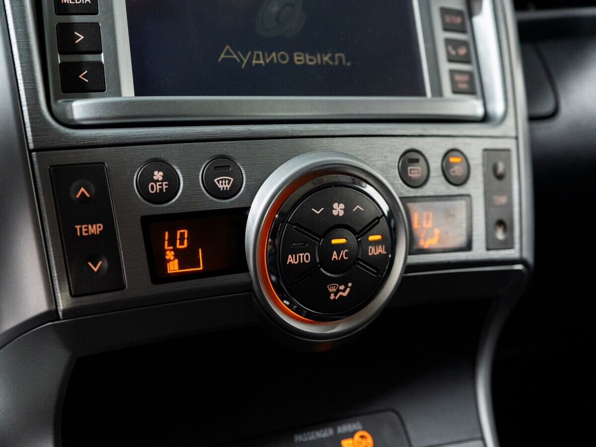 Toyota Verso 2012 - фото автомобиля