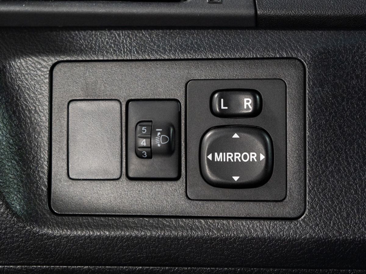 Toyota Verso 2012 - фото автомобиля