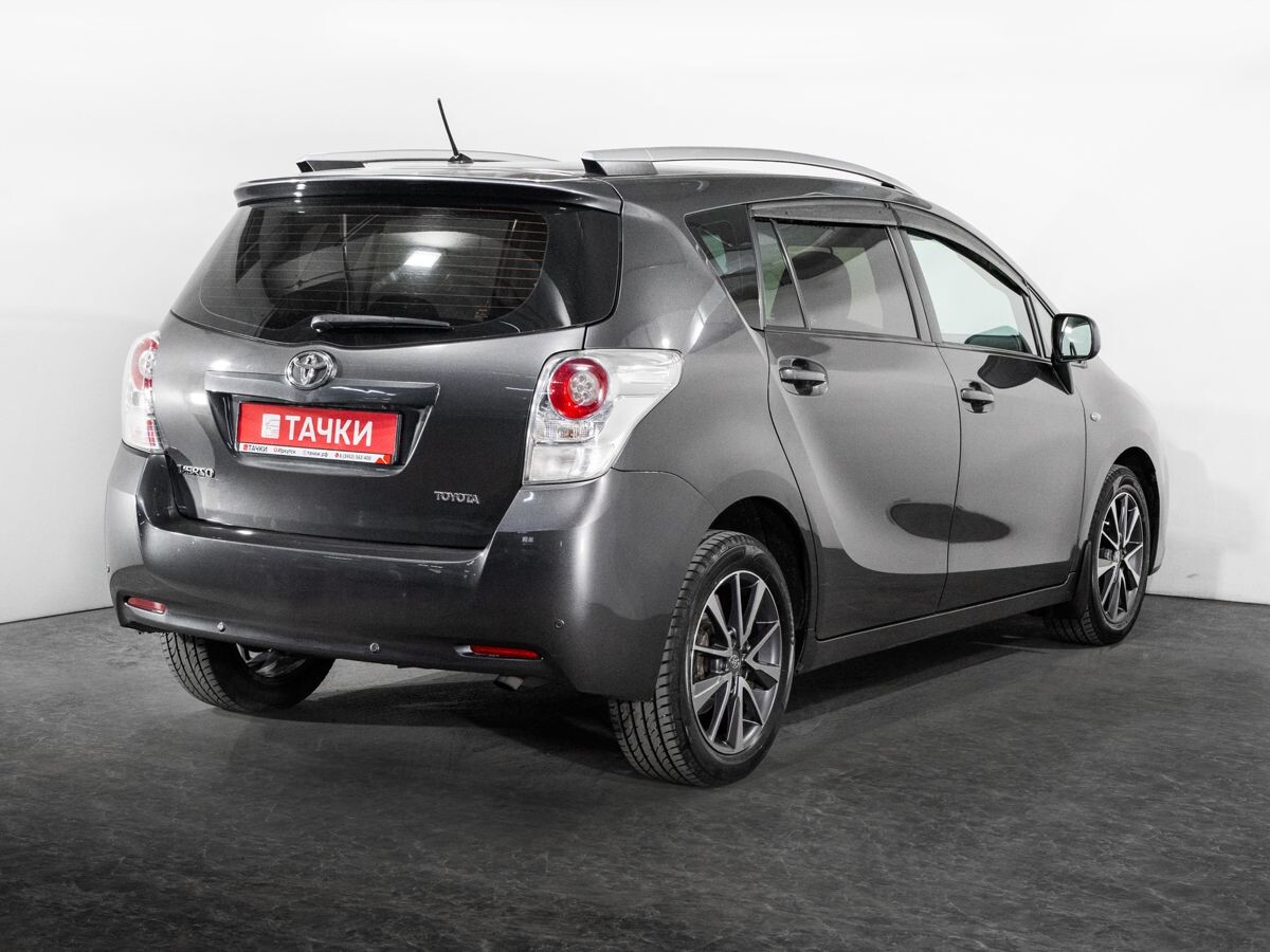 Toyota Verso 2012 - фото автомобиля