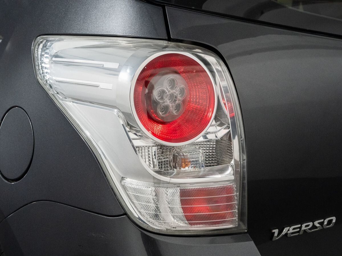 Toyota Verso 2012 - фото автомобиля