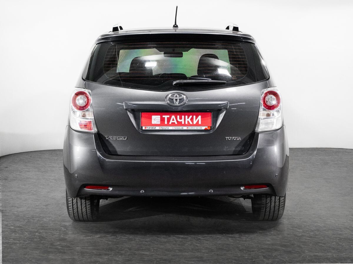 Toyota Verso 2012 - фото автомобиля