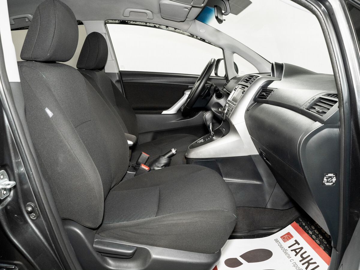 Toyota Verso 2012 - фото автомобиля