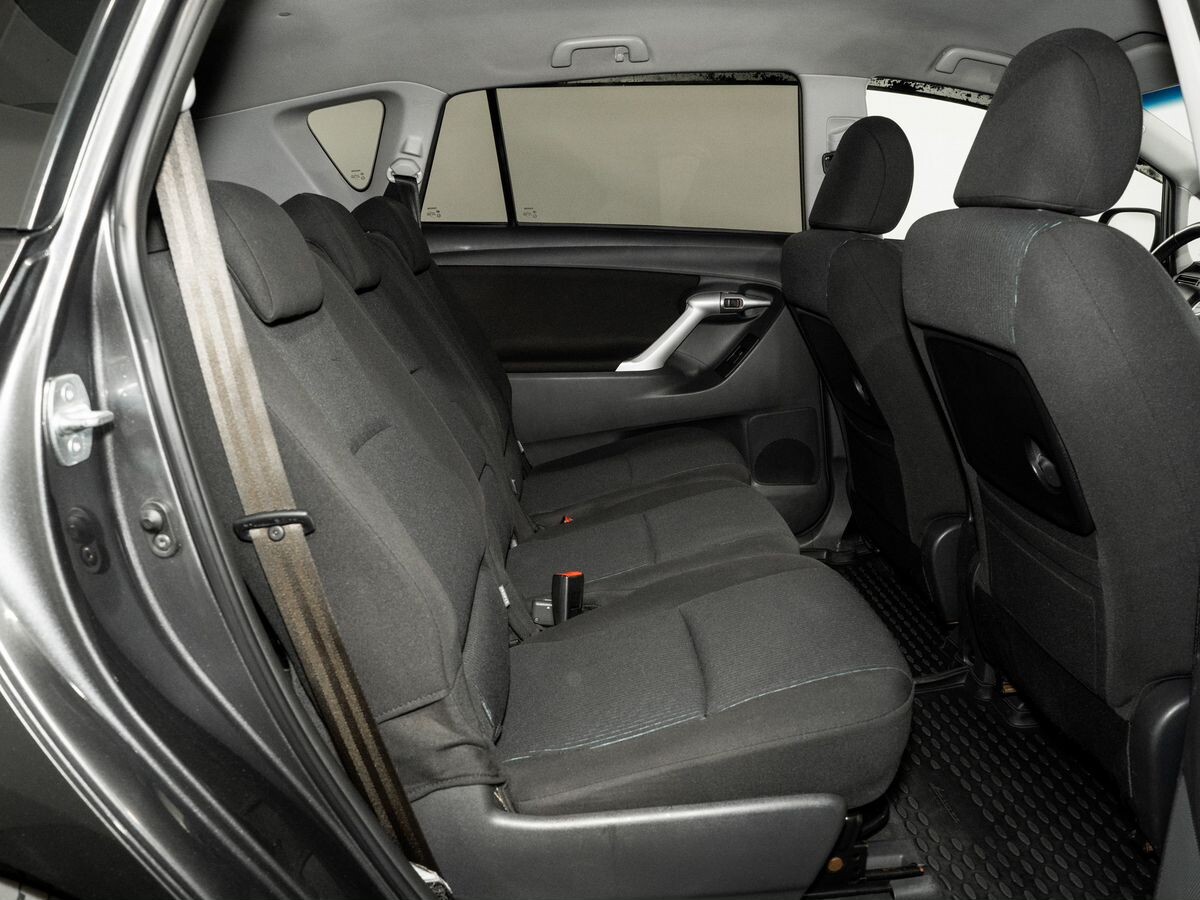 Toyota Verso 2012 - фото автомобиля